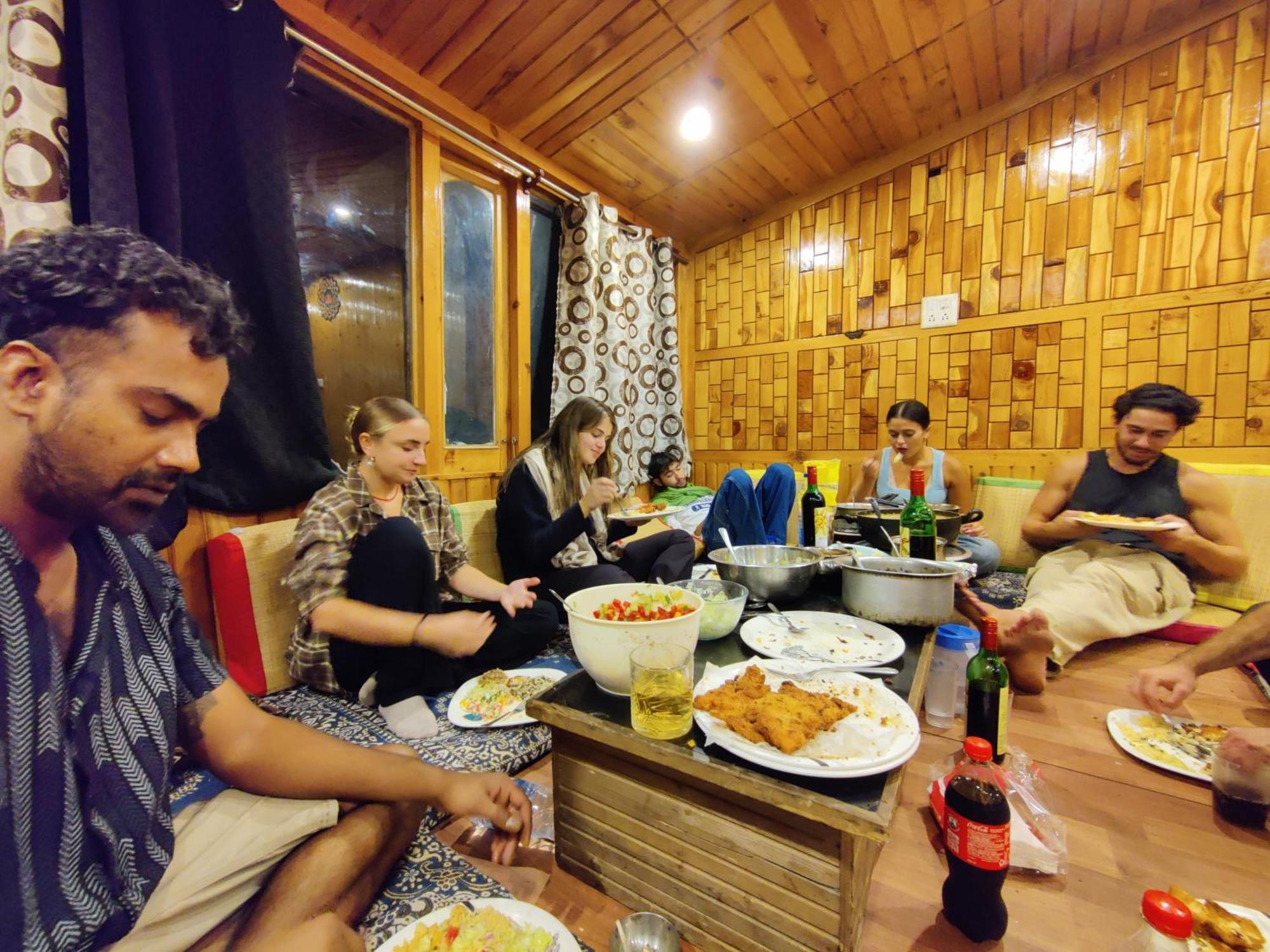 فندق Flipsyde Retreat كاسول المظهر الخارجي الصورة