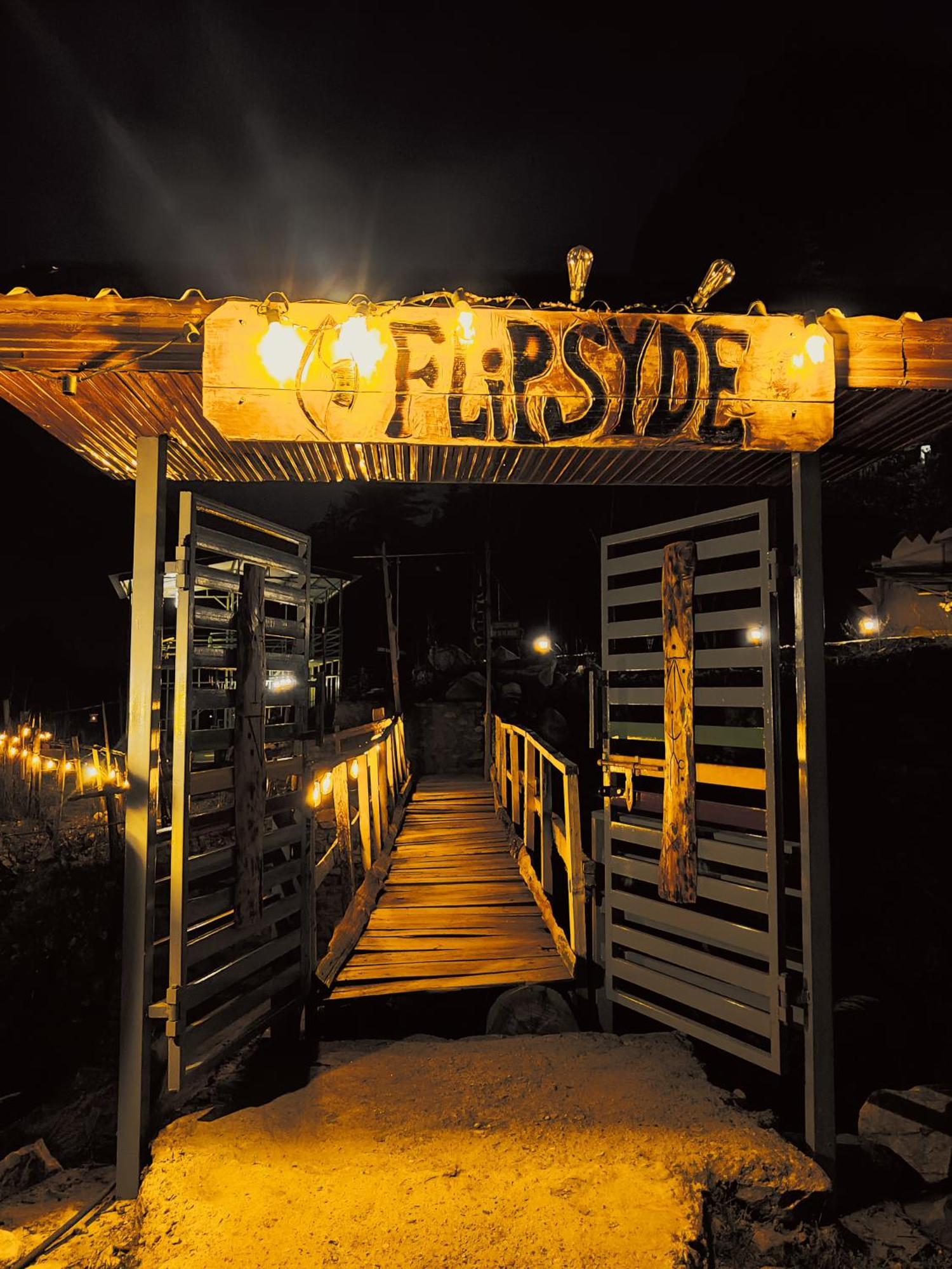 فندق Flipsyde Retreat كاسول المظهر الخارجي الصورة