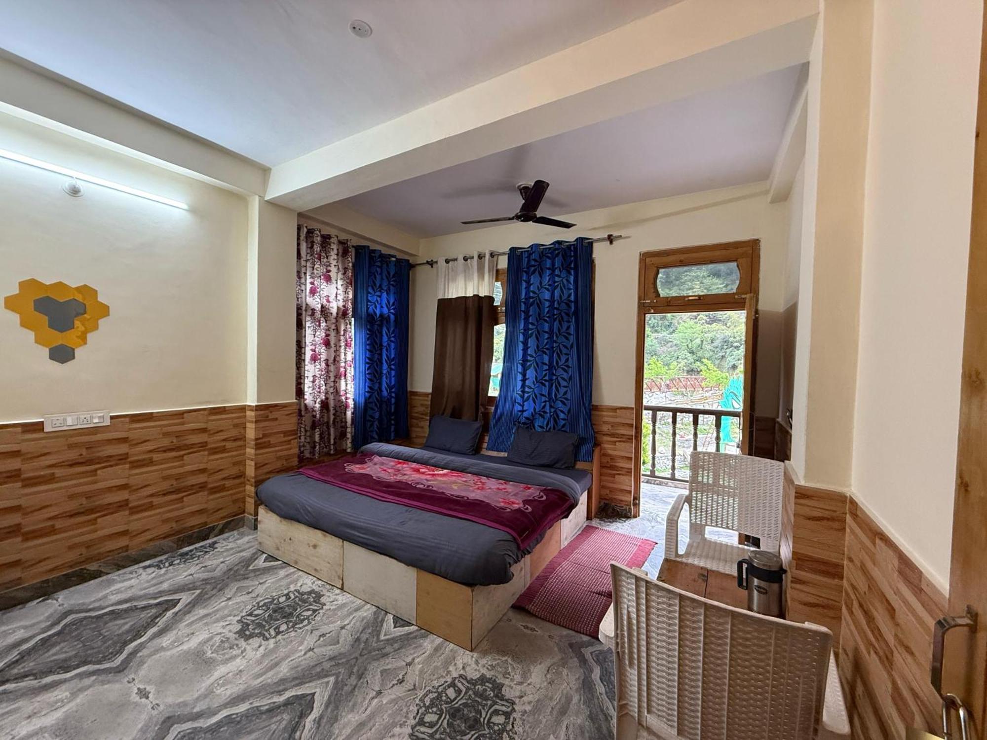 فندق Flipsyde Retreat كاسول المظهر الخارجي الصورة